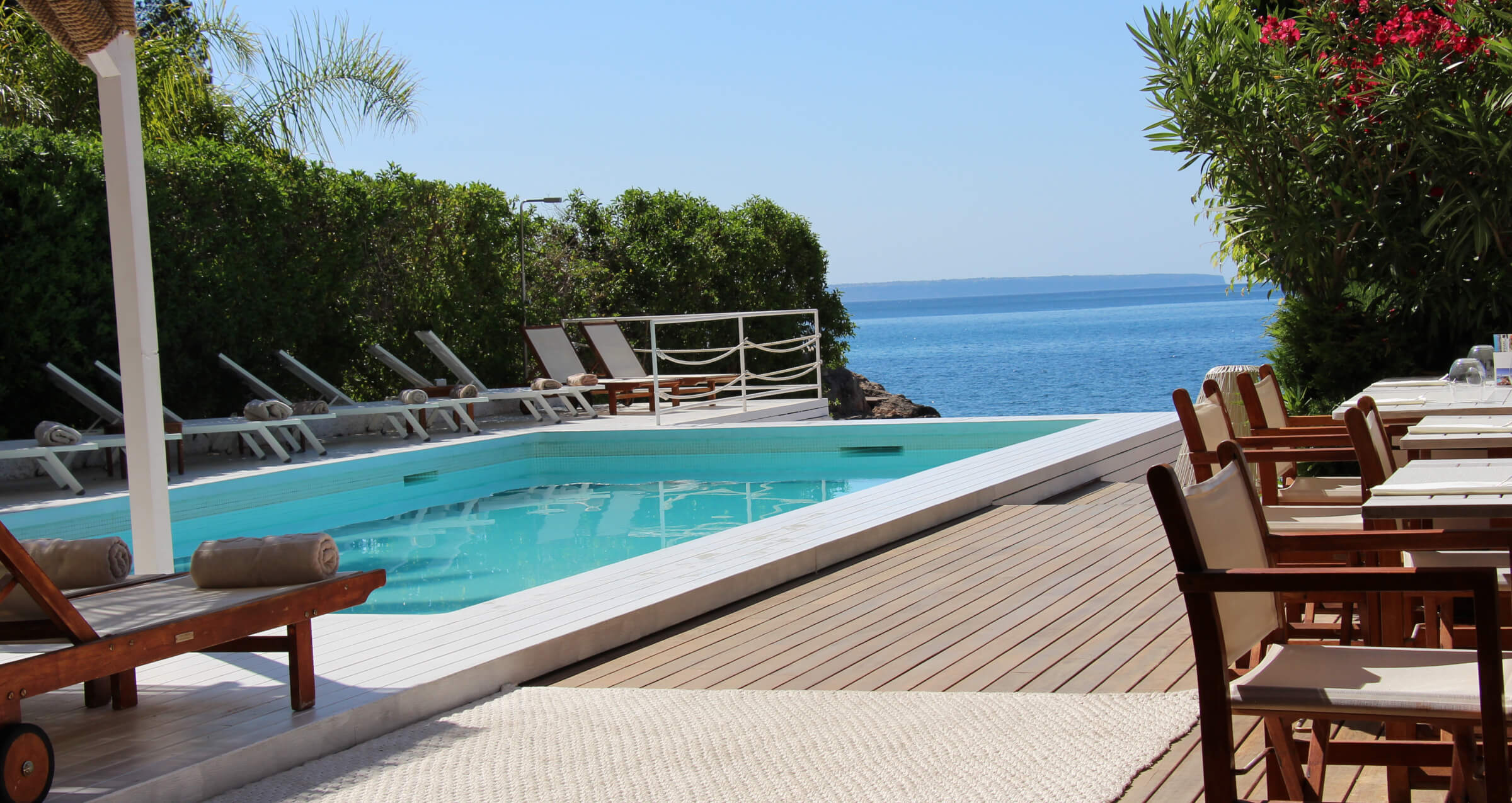Zhero Beach Club Palma de Mallorca Restaurant Pool Seaview Sunbeds